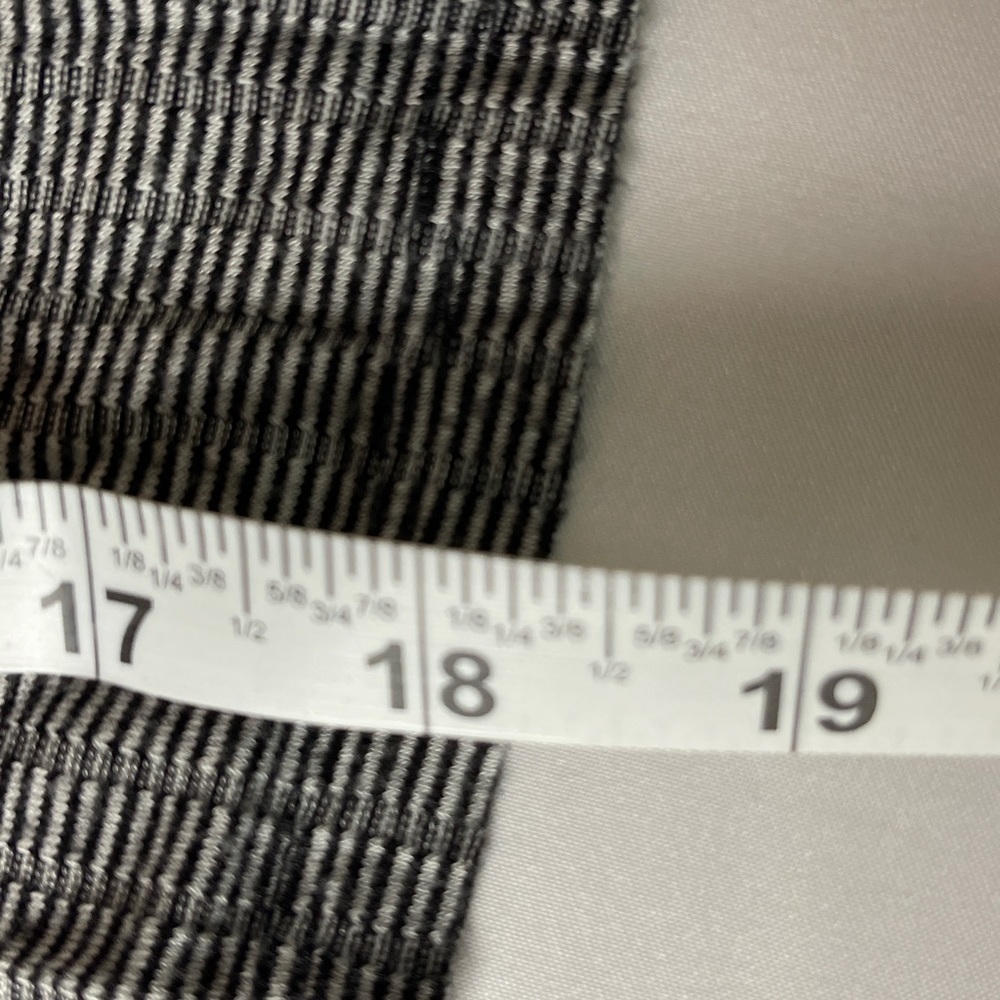 American Eagle Outfitters Gray Cropped Henley Size Medium - Picture 9 of 9